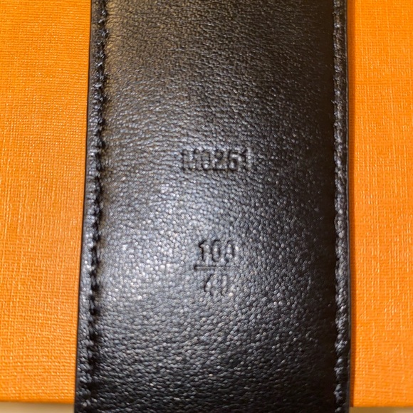 Reversible iridescent Men’s Louis Vuitton Belt - Picture 2 of 3